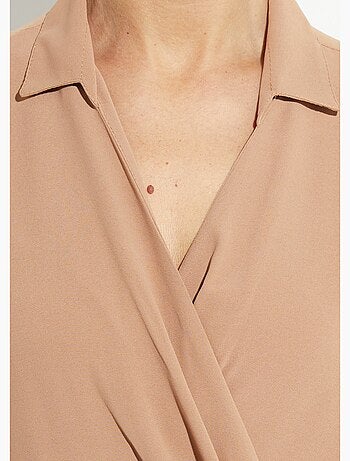 Robe col V manches courtes, Essentiel