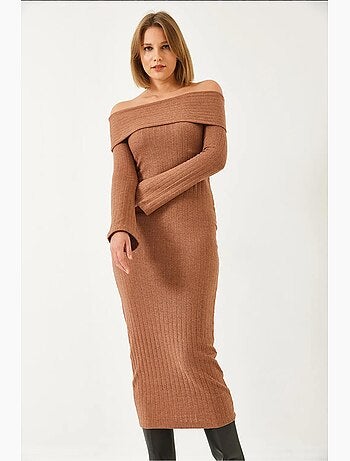 Robe côtelée à manches évasées et col madonna lucci