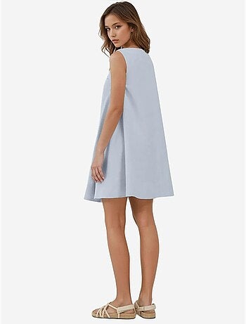 Robe coupe a à mini col en u