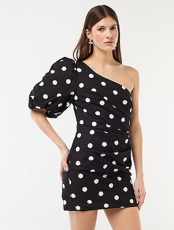 Robe courte à col asymétrique