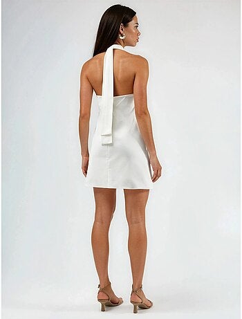 Robe courte à col halter et fermeture boutonnée