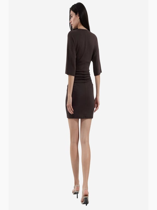 Robe courte à col rond avec fronces busem - Kiabi Robe courte à col rond avec fronces busem - Kiabi