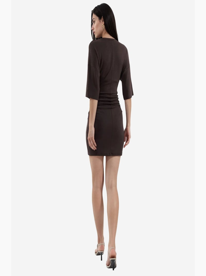 Robe courte à col rond avec fronces busem Noir - Kiabi