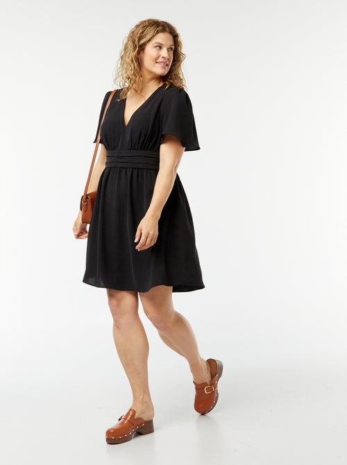 Robe courte à col V et avec manches forme papillon - Kiabi