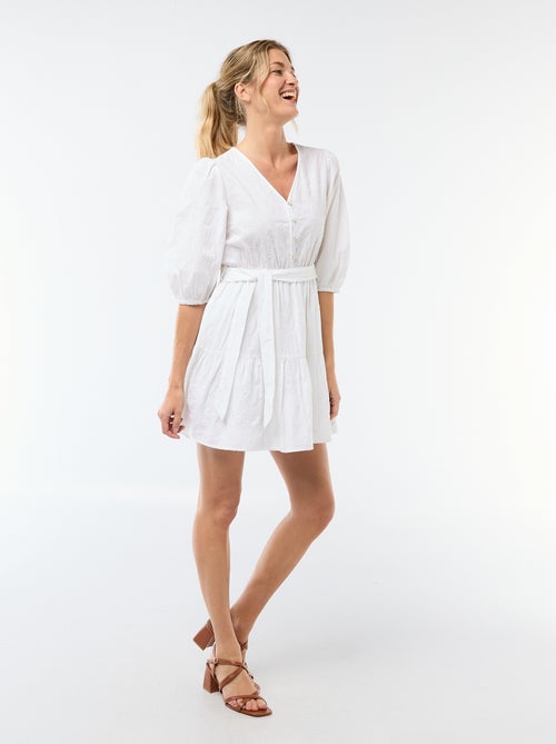 Robe courte à étage avec broderies anglaises - Kiabi