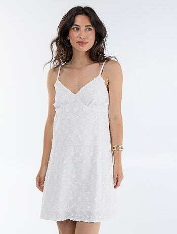 Robe courte à fines bretelles avec broderies all-over