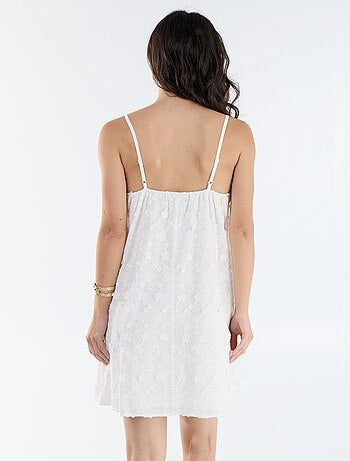 Robe courte à fines bretelles avec broderies all-over