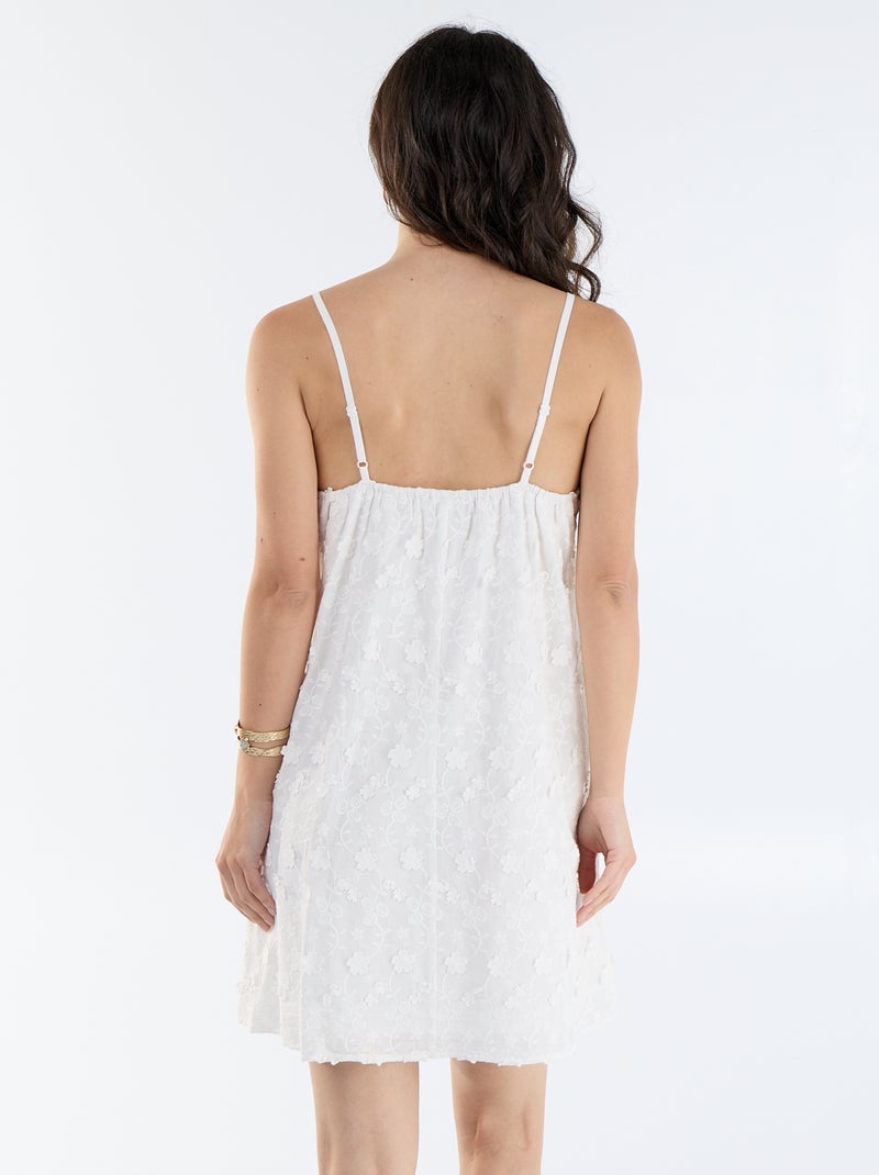 Robe courte à fines bretelles avec broderies all-over Blanc - Kiabi