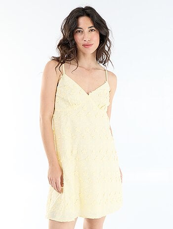 Robe courte à fines bretelles avec broderies all-over