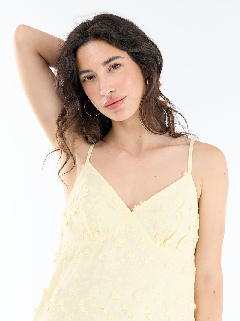 Robe courte à fines bretelles avec broderies all-over Jaune - Kiabi