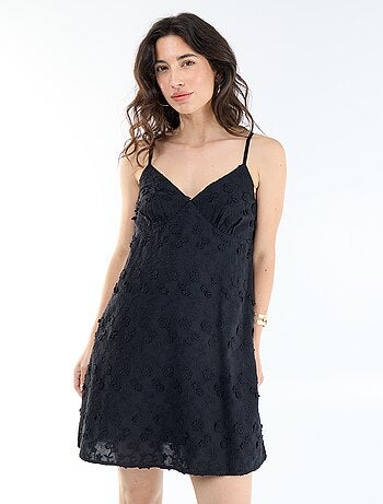 Robe courte à fines bretelles avec broderies all-over
