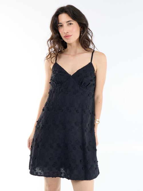 Robe courte à fines bretelles avec broderies all-over - Kiabi