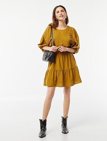 Robe courte à manches bouffantes