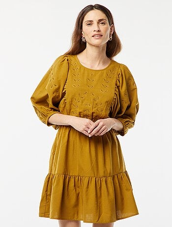 Robe courte à manches bouffantes