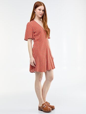 Robe courte à manches courtes avec motif à pois