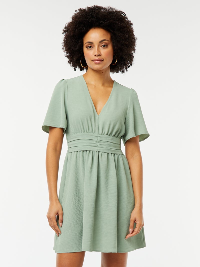 Robe courte avec ceinture plissée en Georgette Vert - Kiabi