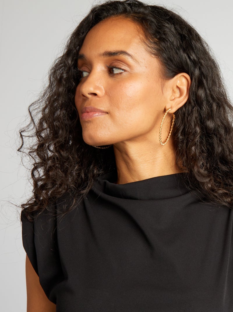 Robe courte avec épaulettes noir - Kiabi