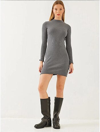 Robe courte basique côtelée à col roulé et manches longues de bianco lucci