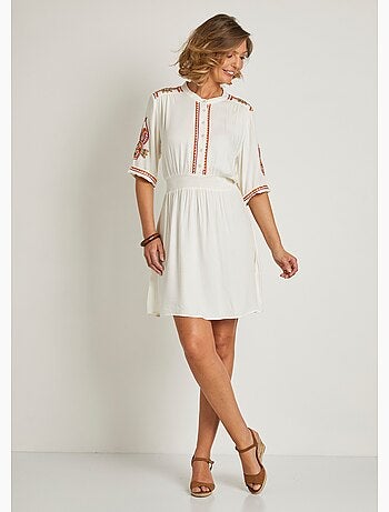 Robe courte brodée à boutons - AFIBEL