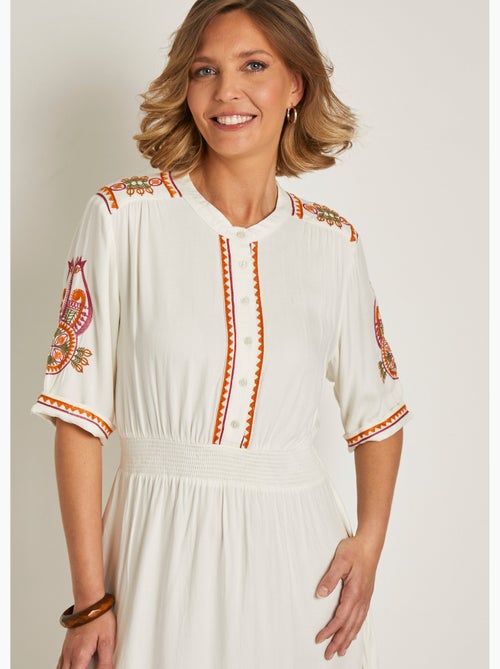 Robe courte brodée à boutons - AFIBEL - Kiabi Robe courte brodée à boutons - AFIBEL - Kiabi