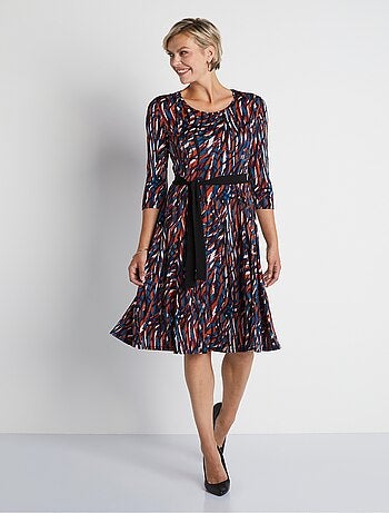 Robe courte ceinturée col rond en maille