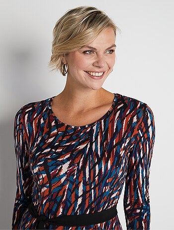 Robe courte ceinturée col rond en maille