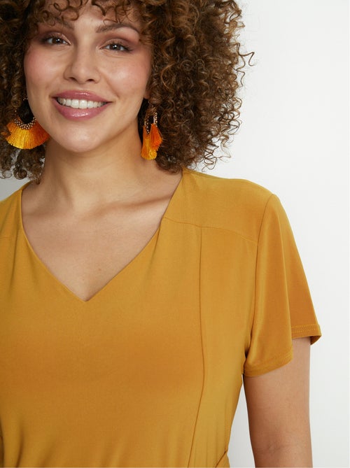 Robe courte ceinturée col V - Kiabi