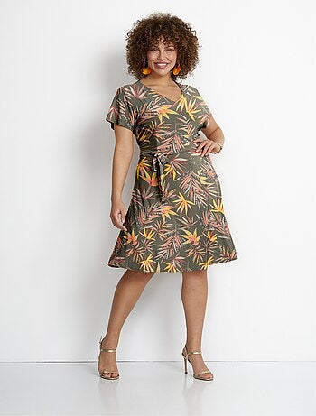 Robe courte ceinturée col V