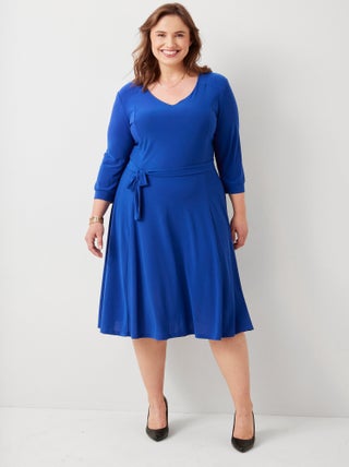 Robe courte ceinturée col V manches 3/4