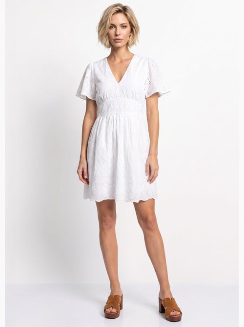Robe courte col V et broderie anglaise - AFIBEL - Kiabi Robe courte col V et broderie anglaise - AFIBEL - Kiabi