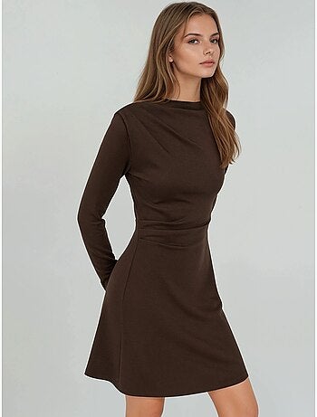 Robe courte drapée à col rond