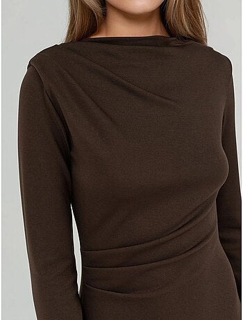 Robe courte drapée à col rond