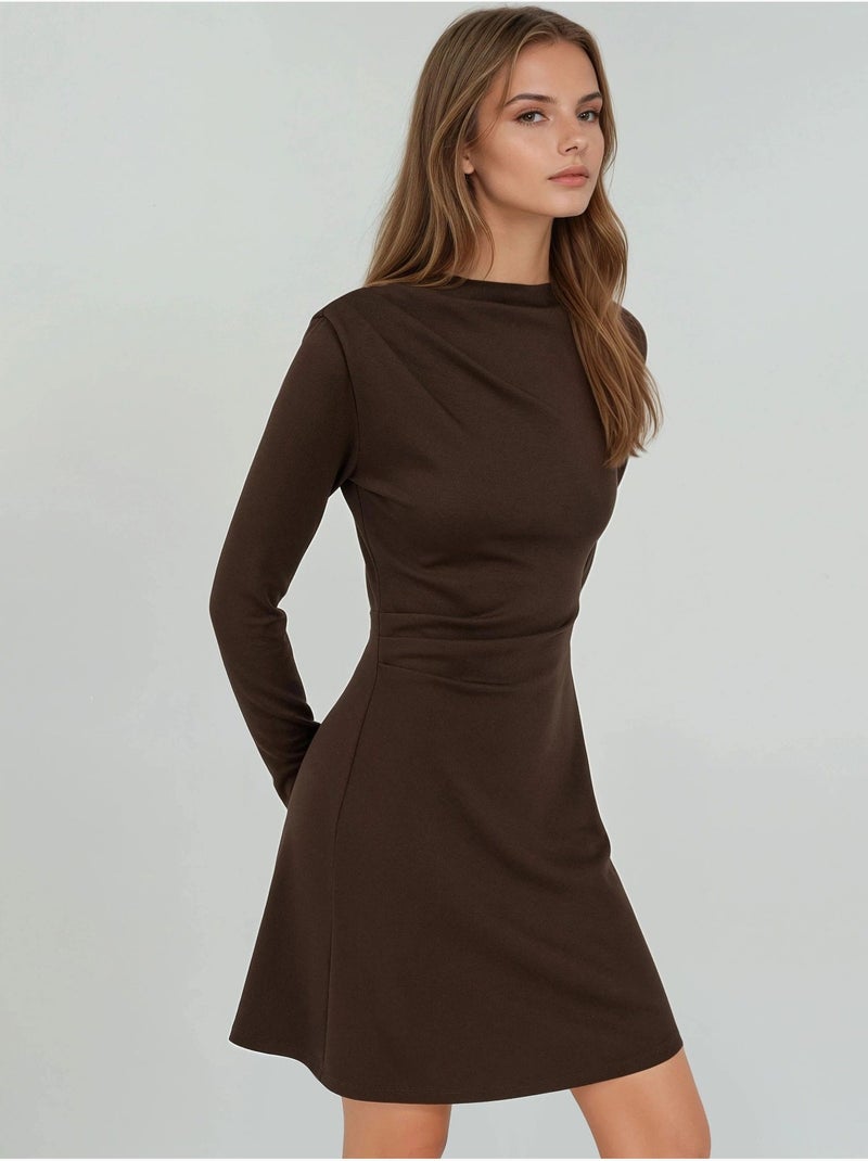 Robe courte drapée à col rond Marron foncé - Kiabi