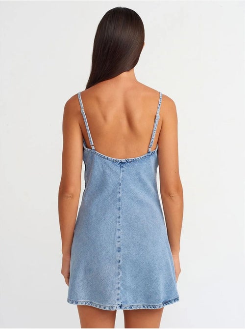 Robe Courte En Denim De Coton, Coupe Trapèze, Avec Découpe - Kiabi Robe Courte En Denim De Coton, Coupe Trapèze, Avec Découpe - Kiabi