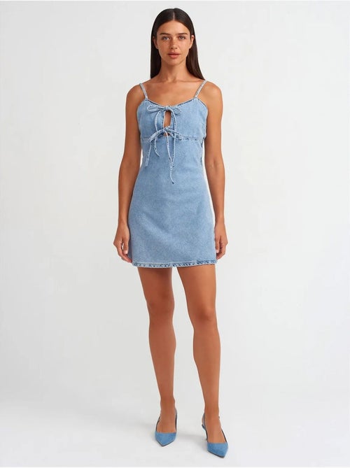 Robe Courte En Denim De Coton, Coupe Trapèze, Avec Découpe - Kiabi Robe Courte En Denim De Coton, Coupe Trapèze, Avec Découpe - Kiabi