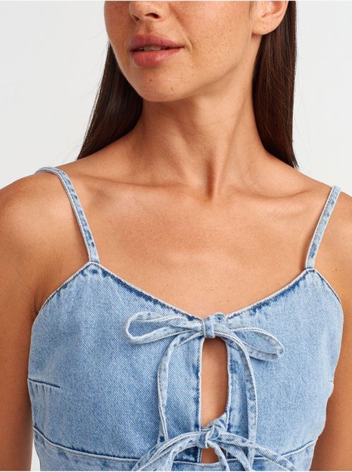 Robe Courte En Denim De Coton, Coupe Trapèze, Avec Découpe - Kiabi Robe Courte En Denim De Coton, Coupe Trapèze, Avec Découpe - Kiabi