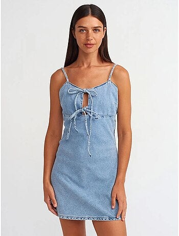 Robe courte en denim de coton, coupe trapèze, avec découpe dilvin