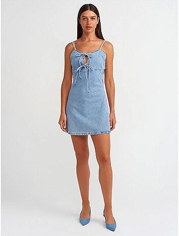 Robe courte en denim de coton, coupe trapèze, avec découpe dilvin
