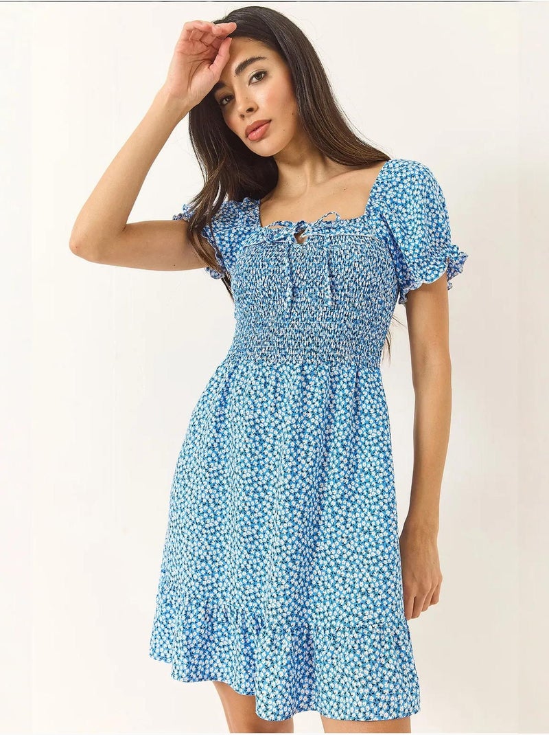 Robe courte en viscose guipure à manches bouffantes et motifs marguerites bianco lucci Bleu clair - Kiabi