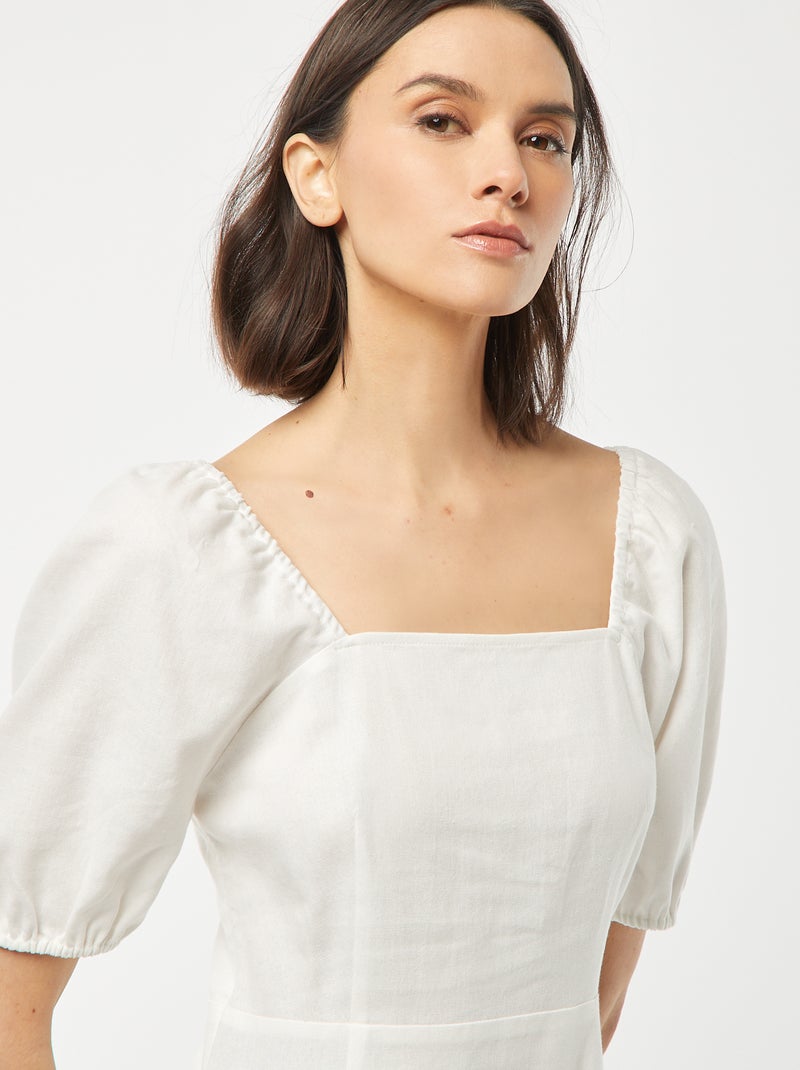 Robe courte évasée avec ouverture par un nœud au dos blanc - Kiabi