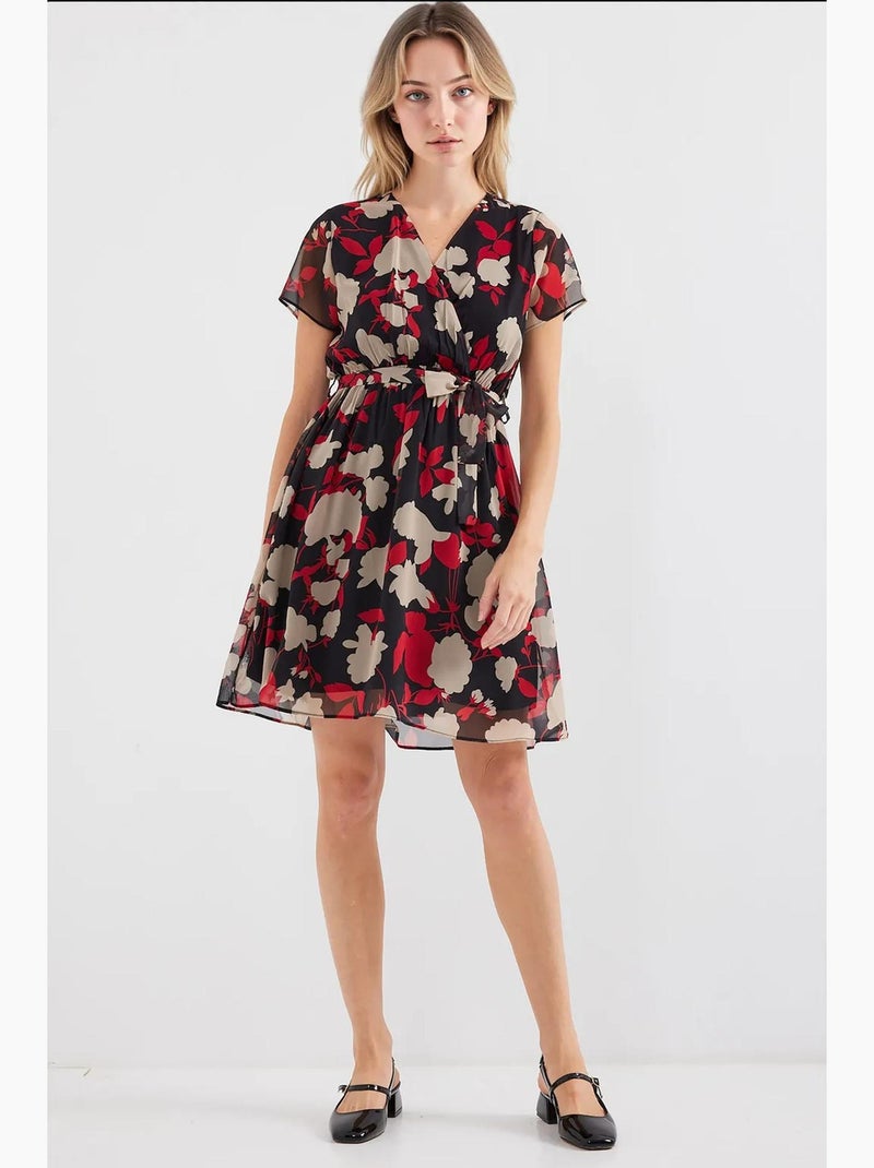 Robe courte fleurie à col v et ceinture bdart Rouge bordeaux - Kiabi