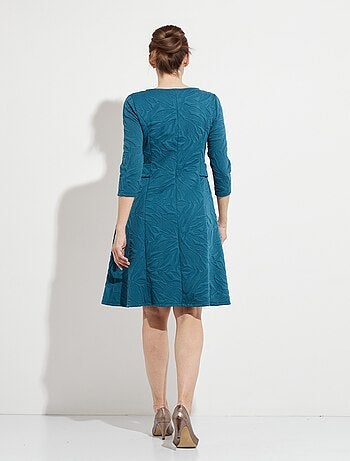 Robe courte galbée jacquard reliefé