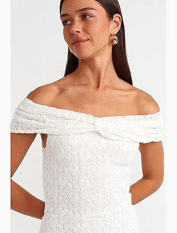 Robe courte moulante en dentelle dilvin