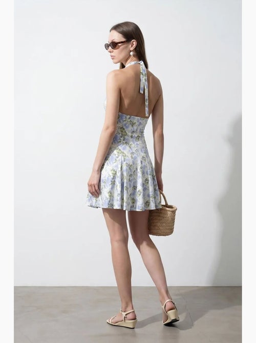 Robe courte patineuse à col licou et fleurs dilvin - Kiabi Robe courte patineuse à col licou et fleurs dilvin - Kiabi