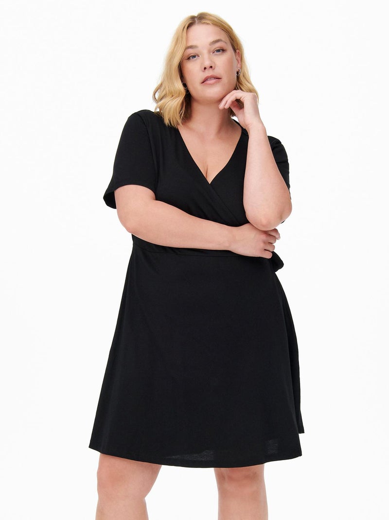 Robe courte portefeuille 'Only Carmakoma' noir - Kiabi