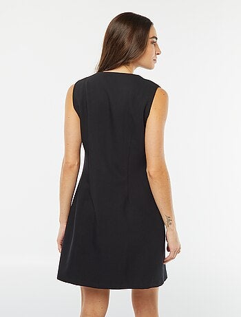 Robe courte sans manches