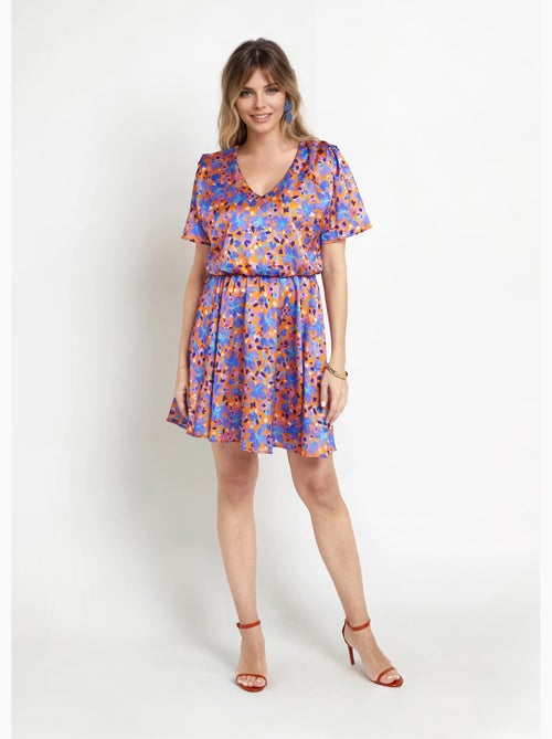 Robe courte satinée col V, motif fleuri - Afibel - Kiabi Robe courte satinée col V, motif fleuri - Afibel - Kiabi