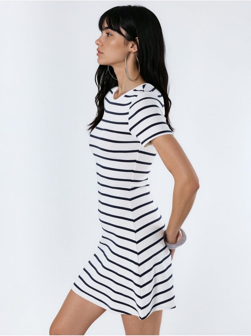 Robe courte t-shirt à rayures à col rond busem Multicolore - Kiabi