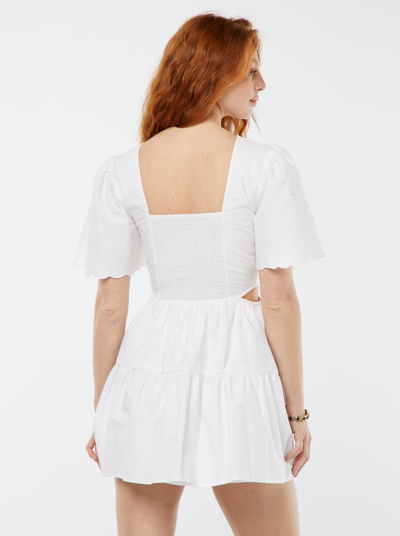 Robe courte unie avec broderies anglaises BLANC - Kiabi