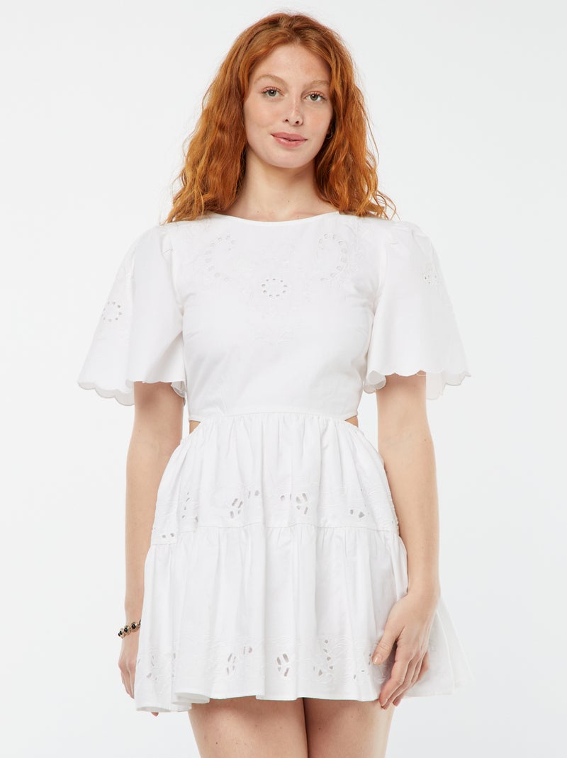 Robe courte unie avec broderies anglaises BLANC - Kiabi